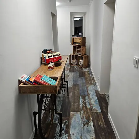In - Charming With Garden Patio بيت ضيافة